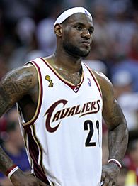 Lebron_james_NBAFinals2007.jpg