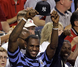 Lebron showed up yesterday at Jacobs Field wearing Yankees cap and raising it in front of a camera during an interview with TBS.